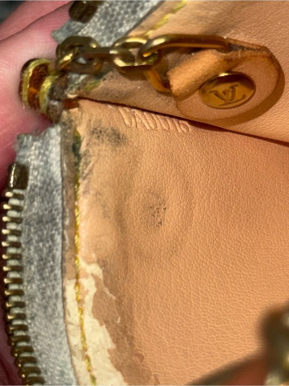 VTG Louis Vuitton X Takashi Murakami White Multicolor Key Cles Wallet M92655